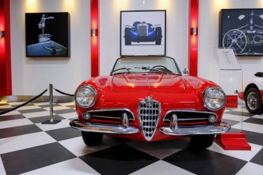 İzmir - Türkiye, 01 Mayıs 2025, Key Museum en kapsamlı klasik araba ve motosiklet müzesi, Torbali - İzmir