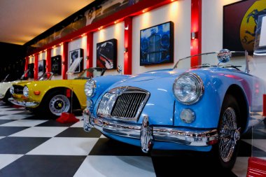 İzmir - Türkiye, 01 Mayıs 2025, Key Museum en kapsamlı klasik araba ve motosiklet müzesi, Torbali - İzmir