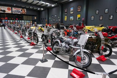 İzmir - Türkiye, 01 Mayıs 2025, Key Museum en kapsamlı klasik araba ve motosiklet müzesi, Torbali - İzmir