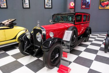 İzmir - Türkiye, 01 Mayıs 2025, Key Museum en kapsamlı klasik araba ve motosiklet müzesi, Torbali - İzmir