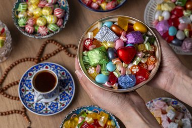 Geleneksel Türk Ramazan Şekeri Sert Şeker, Çikolata Şekeri ve Badem Şekeri