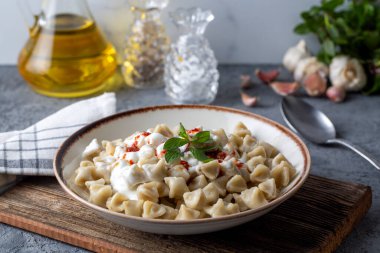 Geleneksel Türk mutfağı; Türk mantısı, Türk adı; Manti - Kayseri manti