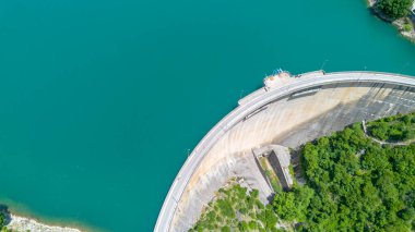 Yunanistan 'ın Selanik kentindeki yapay Plastiralar veya Tavropos Gölü manzarası