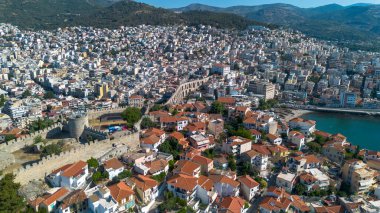 Kavala - Yunanistan, 24 Haziran 2025, Kavala, Makedonya, Yunanistan, Avrupa 'daki eski kent ve deniz manzarası