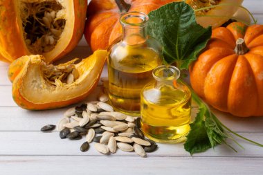 Balkabağı tohumu yağı ve taze balkabağı..