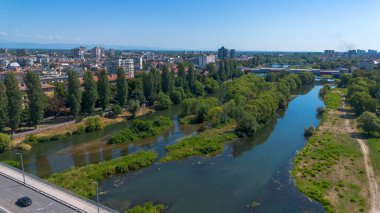 Bulgaristan 'ın Filibe kenti Maritsa nehri ve panoramasının şaşırtıcı hava manzarası