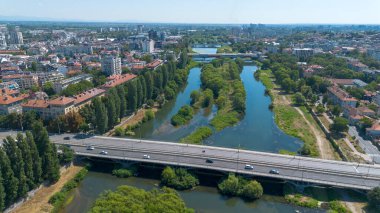 Bulgaristan 'ın Filibe kenti Maritsa nehri ve panoramasının şaşırtıcı hava manzarası
