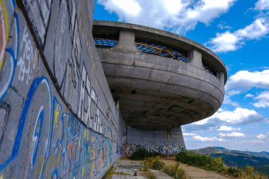 Kazanlak - Bulgaristan, 03 Ağustos 2025, Bulgaristan Buzludzha Anıt Evi. Komünizmin anıtı 