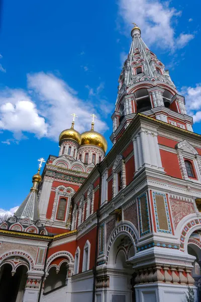 Bulgaristan 'daki Shipka Anıt Kilisesi. Bulgaristan 'ın Stara Zagora bölgesindeki Shipka kasabasındaki Rus kilisesi olarak bilinen Kutsal Doğum Manastırı. Altın Kubbeli İsa 'nın Doğuşu.