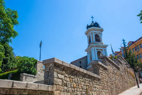 Filibe, Bulgaristan - 03 Ağustos 2025: Filibe 'nin tarihi kesiminde Kutsal Bakire' nin Varsayımı Kilisesi