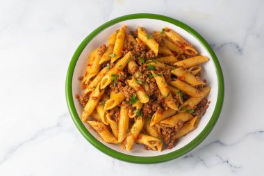 Kıyma ve domates soslu makarna.