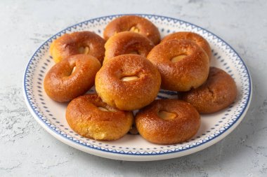 Geleneksel lezzetli Türk tatlısı (Türkçe: Sekerpare))