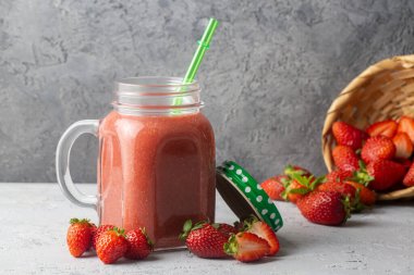 Çilekli içecek ya da milkshake..