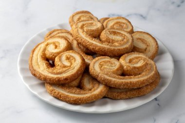 Palmiyeler, fil kulakları, poğaça kurabiyeleri.