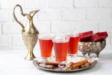 Kizilcik veya Kizamik Sekeri - Lohusa Şerbet için kullanılan kırmızı şeker.