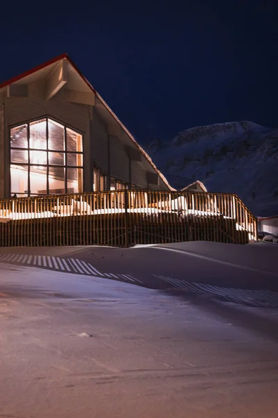 挪威风景冰镇自然景观中的斯匹次卑尔根龙年边景 斯瓦尔巴冬季极夜 — 图库照片