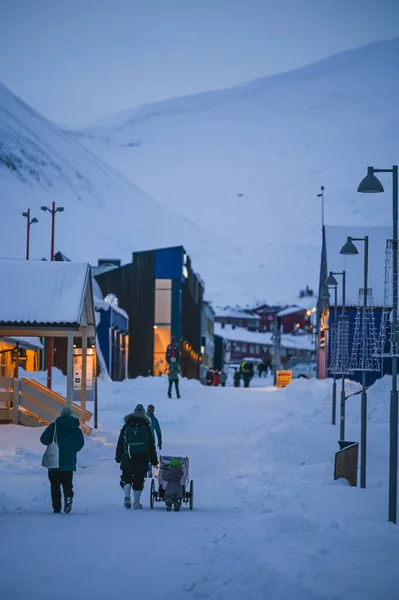 Norveç Spitsbergen Longyear Byen Şehir Manzarasının Buzlu Doğası Svalbard Kış — Stok fotoğraf