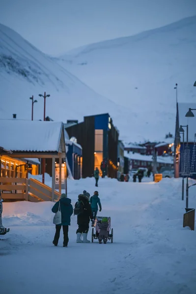 Noruega Paisagem Gelo Natureza Cidade Vista Spitsbergen Longyearbyen Noite Polar Fotografia De Stock