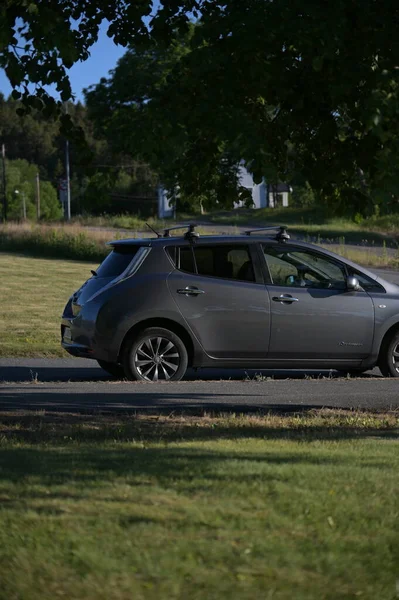 Tonsberg Norsko Června 2023 Stříbro Šedá Nissan Leaf Kompaktní Segment — Stock fotografie