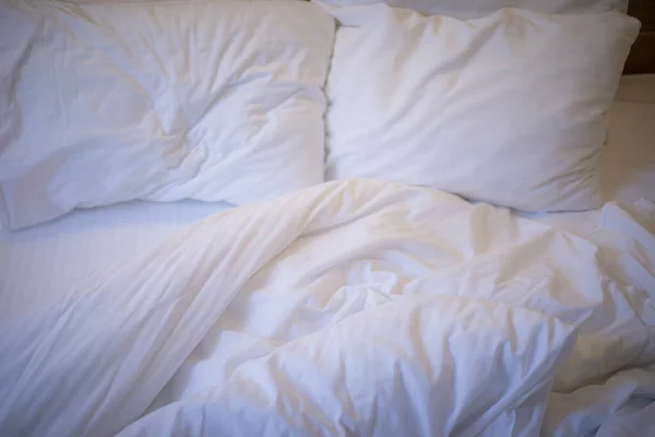 Ungemachtes Bett Nach Dem Schlafen Faltige Bettwäsche — Stockfoto