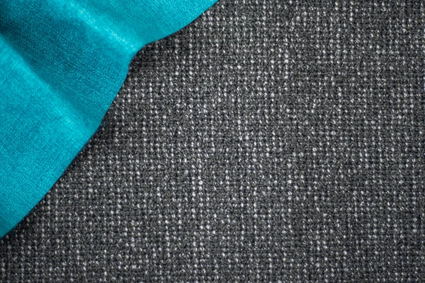 Blaue Baumwollstoffecke Auf Dunklem Canvas Hintergrund Stoffschablone Mit Kopierraum — Stockfoto