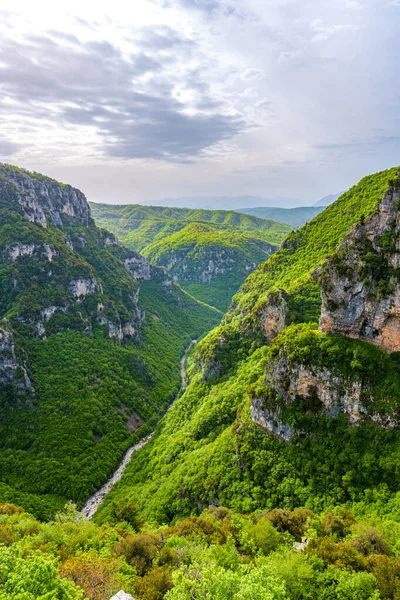 Vista Desfiladeiro Vikos Desfiladeiro Mais Profundo Europa Epiro Grécia Imagens Royalty-Free