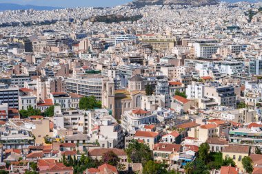 Atina Panoraması, Akropolis Tepesi, Yunanistan. Ünlü Akropolis Atina 'nın en önemli simgesidir. Atina 'nın silueti, Yunan harabeleriyle dolu bir manzara. Antik Atina 'nın kalıntılarının manzaralı panoramik görüntüsü.