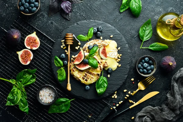 Baked Brie Cheese Figs Honey Blueberries Plate Black Stone Background — Stock Photo, Image