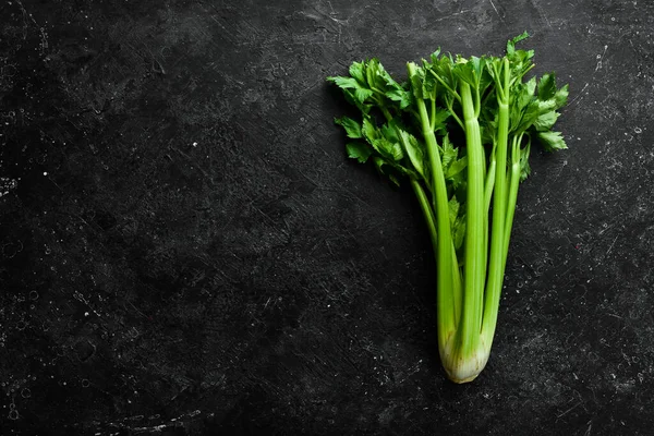 Yeşil Yapraklı Kereviz Sapı Taş Zeminde Organik Sağlıklı Yiyecekler Üst — Stok fotoğraf