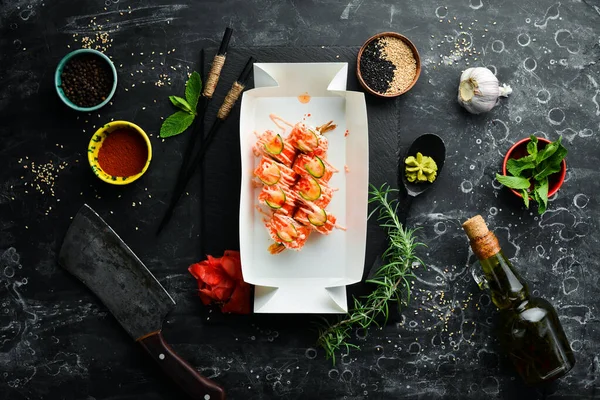 Cibo Giapponese Rotoli Sushi Con Caviale Gamberetti Consegna Del Cibo — Foto Stock