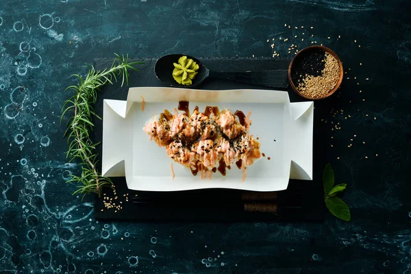 Japońskie Jedzenie Sushi Krewetkami Dostawa Żywności Wolne Miejsce Tekst — Zdjęcie stockowe