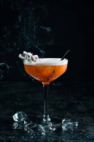 Mai Tai Beliebter Alkoholischer Cocktail Mit Rum Likör Sirup Limettensaft — Stockfoto