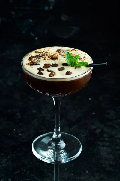 Zomer Cocktail Bar Concept Verse Alcoholische Cocktail Met Koffie Likeur Stockfoto