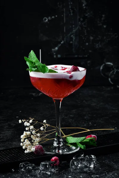 Frambozenmargarita Cocktail Met Frambozenlikeur Een Glas Bar Menu Een Zwarte — Stockfoto