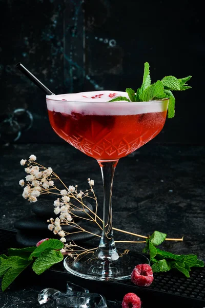 Hallon Margarita Cocktail Med Hallonlikör Ett Glas Bar Menyn Svart — Stockfoto