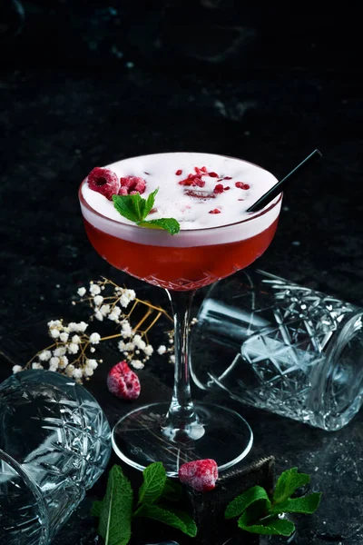 Frambozenmargarita Cocktail Met Frambozenlikeur Een Glas Bar Menu Een Zwarte — Stockfoto