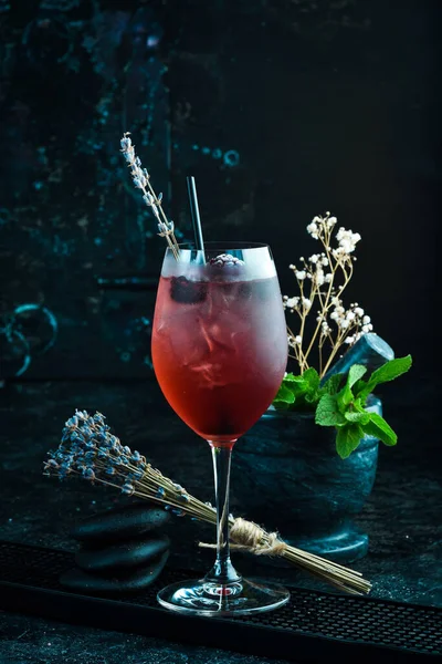 Cocktail Alcoholic Cocktail Blackberry Liqueur Lavender Flowers Glass Bar Menu — Stock Photo, Image