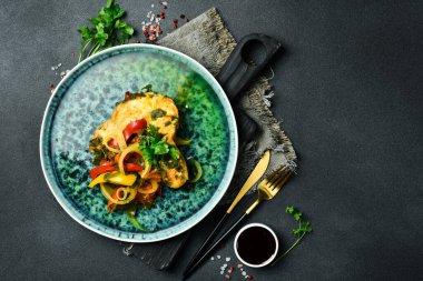 Sebzeli mersin balığı bifteği. Balık menüsü. Metin için boş alan. Kapat..