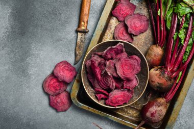 Sağlıklı beslenme kavramları için ideal kırmızı pancar dilimleri. Yiyecek konsepti.