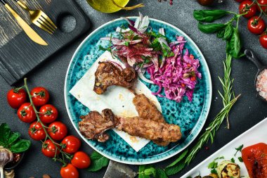 Fırında kuzu eti. Izgara kuzu eti. Et yemekleri..