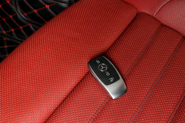 Дистанционный Ключ Benz C200 Купе Amg Динамическая Модель Находится Красной — стоковое фото