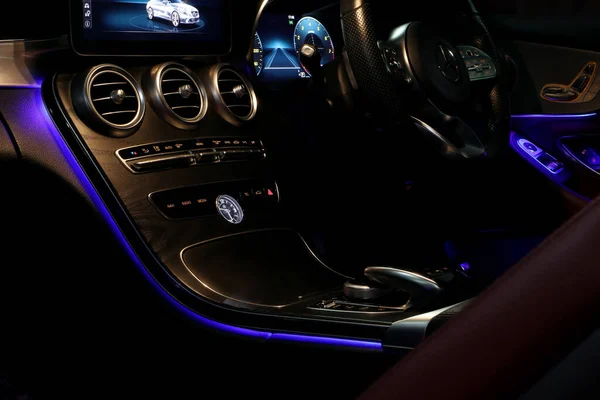 Панель Управління Консоллю Синім Зовнішнім Світлом Бренду Спорткарів Benz C200 — стокове фото