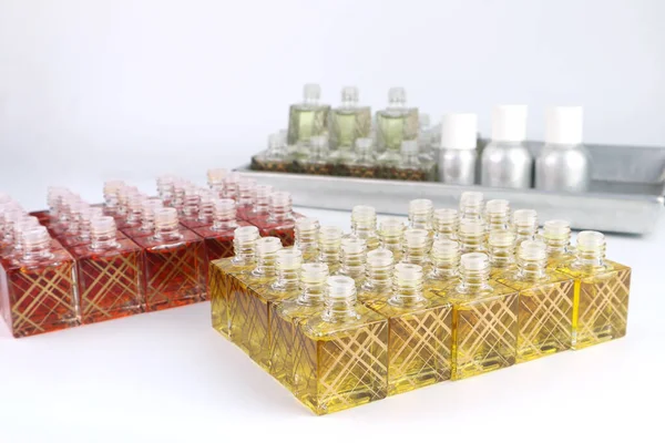 Wiele Zapachów Kolorów Odświeżacza Samochodowego Butelki Perfum Trakcie Pakowania Produkcji — Zdjęcie stockowe