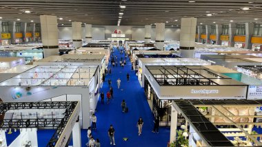 Guangzhou Çin 18 Nisan 2025, Canton Fair Complex binası, Çin İthalat ve İhracat Fuarı veya Kanton Fuarı 'nın düzenlendiği yer.