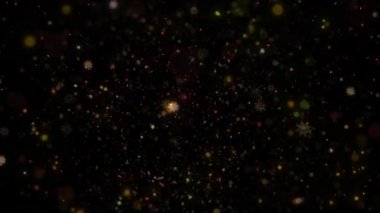 Altın Kar Tanesi Parıltısı Arkaplan 4K döngüsü, siyah bir zemin üzerinde dönen altın parçacıklar ve kar taneleri içerir.