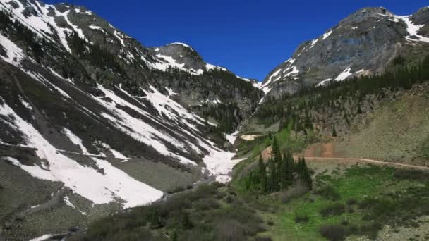 Πετώντας Ανατολικά Μέσω Red Mountain Pass Colorado Διαθέτει Μια Εναέρια — Αρχείο Βίντεο