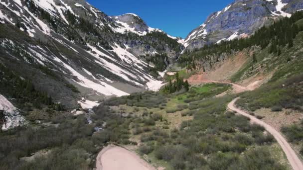 Πετώντας Δυτικά Μέσω Red Mountain Pass Colorado Διαθέτει Μια Εναέρια — Αρχείο Βίντεο