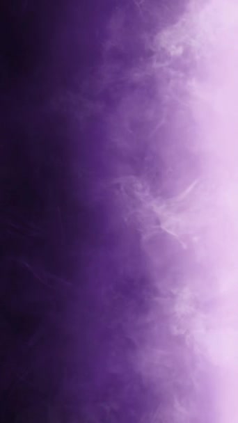 Vertical Purple Haze Blowing Smoke Loop Apresenta Nevoeiro Fumaça Fluindo — Vídeo de Stock