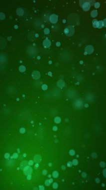 Animasyon Çemberleri 4K döngüsüne sahip dikey Yeşil Gradyan, dikey oranda görünen ve süzülen canlanmış kürelerle yeşil eğimli bir atmosfere sahiptir..