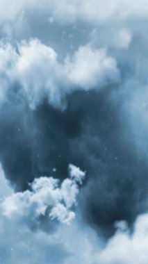 Mavi Bulutlu Gök 4K Döngüsüne Dikey Uçan Kar parçacıkları gibi dikey orantı döngüsünde ilerleyen bulutlu gökyüzüne doğru uçan bir kamera görüntüsü sunar.